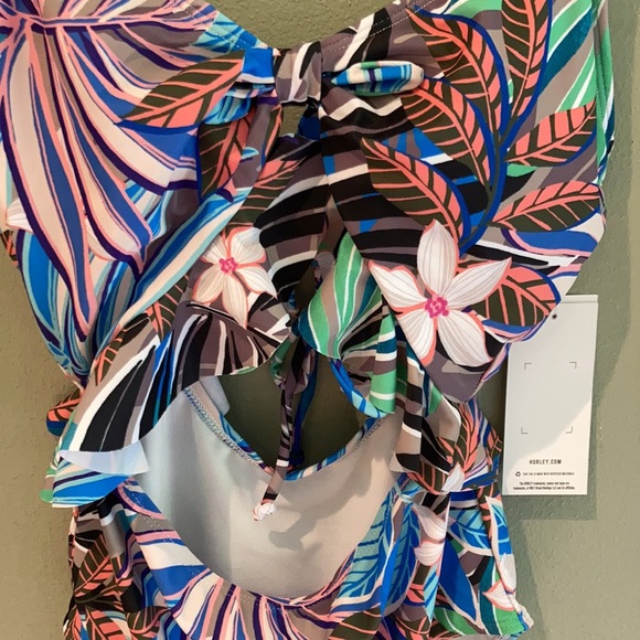 NWT one piece Hurley floral cut out swimsuit SM/P - Picture 3 of 7